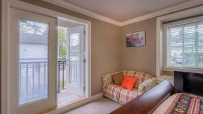 1 dormitorio, ropa de cama de alta calidad, escritorio