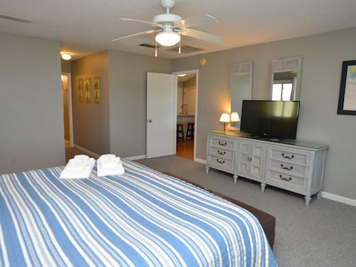 Coastal Cottage is situated on the island's east end near the State Park. in St. George Island, United States