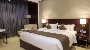 In-room safe, individually furnished, desk, laptop workspace