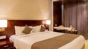 In-room safe, individually furnished, desk, laptop workspace