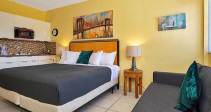 Cozy Studio Hallandale Beach, Near the Ocean :)