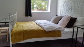 3 bedrooms, linens