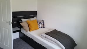 3 bedrooms, linens