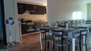 Full-sized fridge, oven, hob, coffee/tea maker
