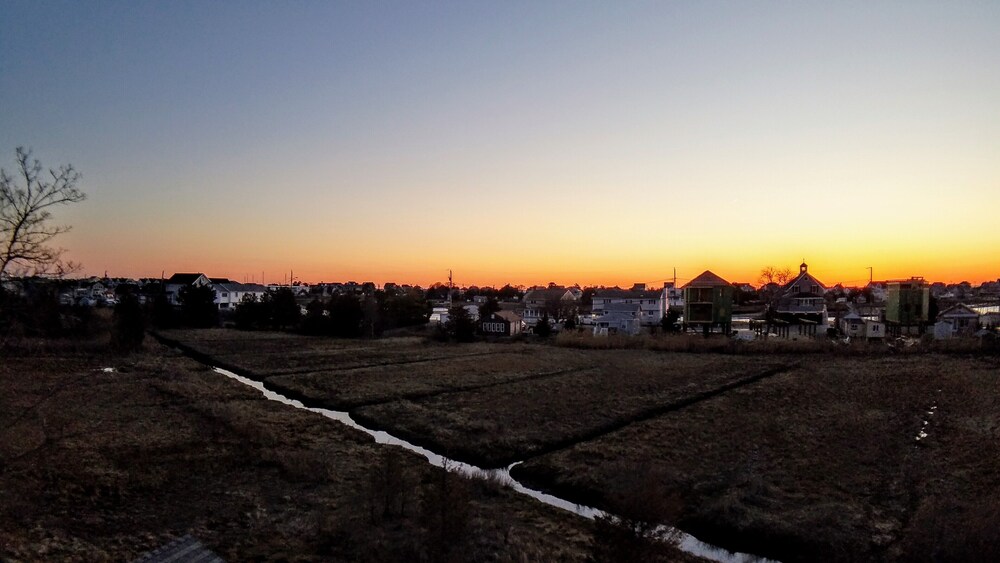 Scenic views, walk to beach.