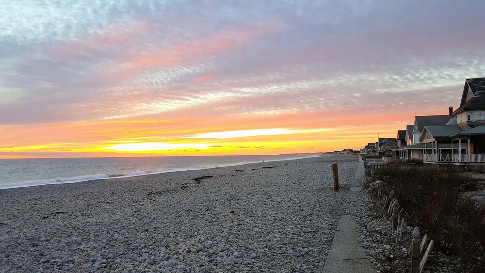 Scenic views, walk to beach.