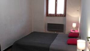 2 chambres, fer et planche à repasser, draps fournis