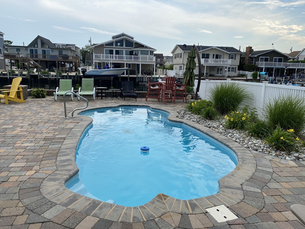 ** Hidden Gem In Ship Bottom NJ,  5 bedroom, 2 Bath house