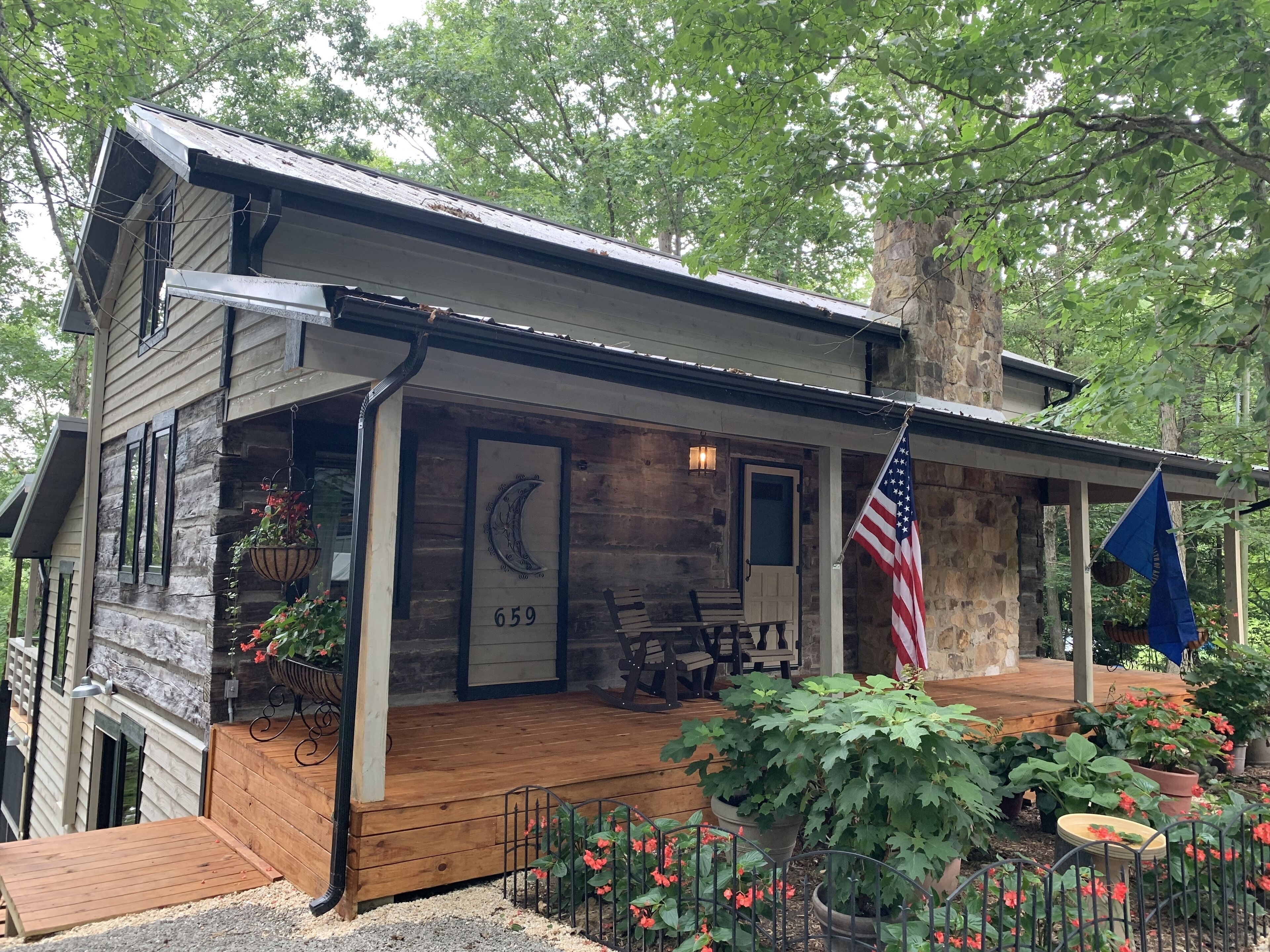 Luxury log Cabin, Overlooking Wood Creek Lake Near London, Kentucky in