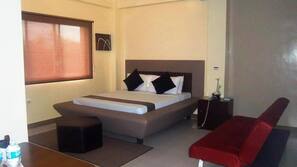 Desk, blackout drapes, iron/ironing board, free WiFi