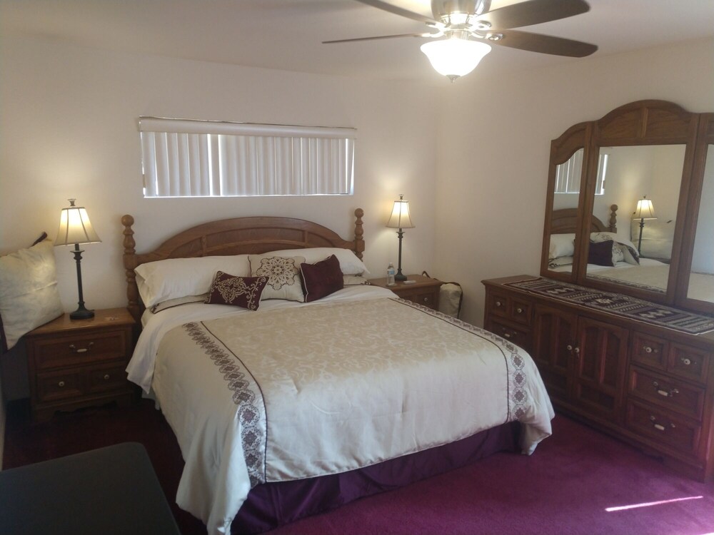 Entire Menifee Ranch Home ~ Relaxing Getaway~ Away from the City!