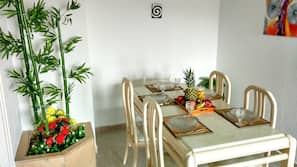3 bedrooms, desk, iron/ironing board, free WiFi