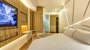 Premium bedding, in-room safe, desk, laptop workspace