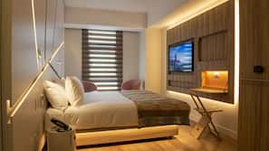 Premium bedding, in-room safe, desk, laptop workspace