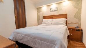 Blackout drapes, free WiFi, bed sheets