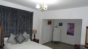 Minibar, linens