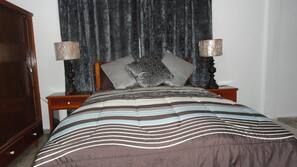 Minibar, linens