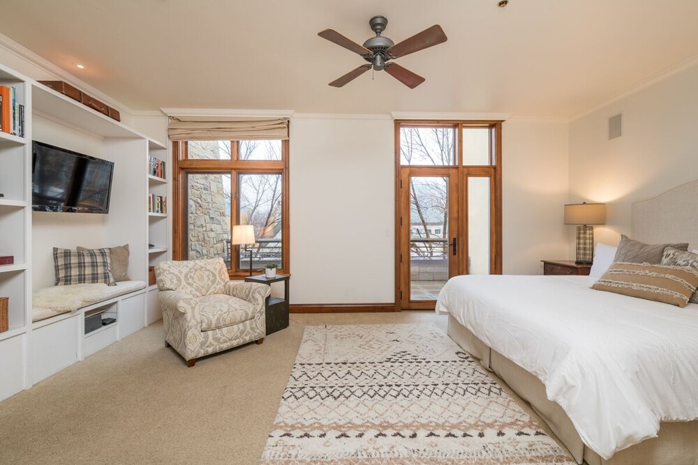 Chic Condo in the Heart of Ketchum with Mountain Views; Steps to