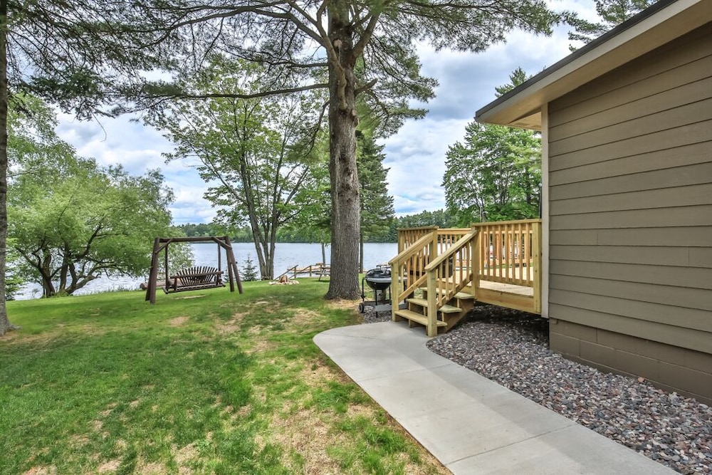 Gone Fish Inn Remodeled Lakefront Cabin, FREE WiFi & Firewood, No