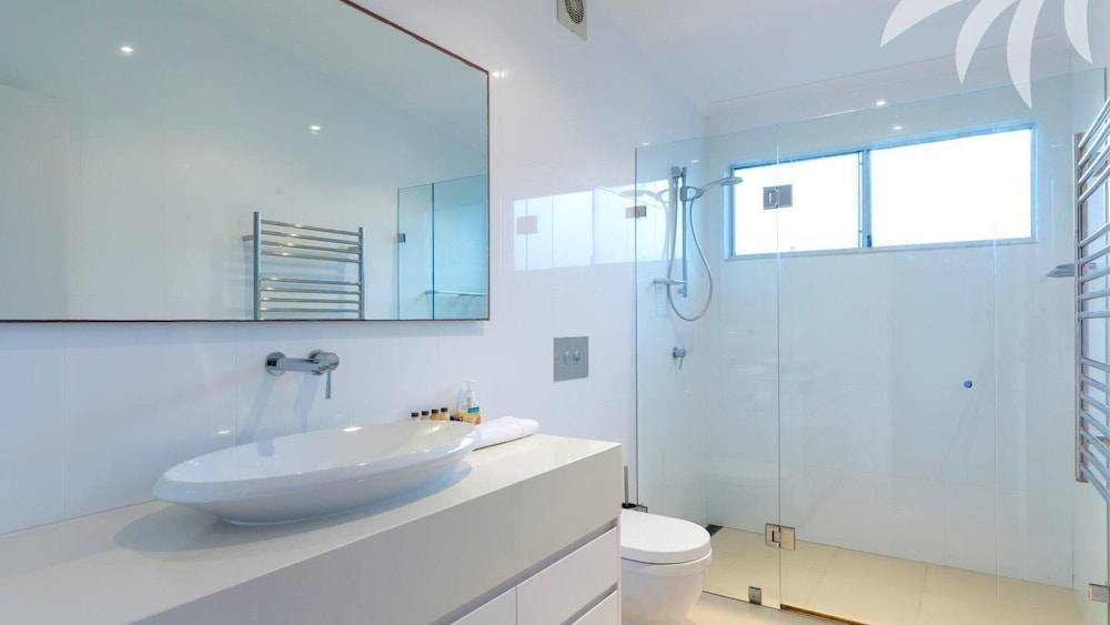 Sandras Beach House - Pacific Palms Holidays