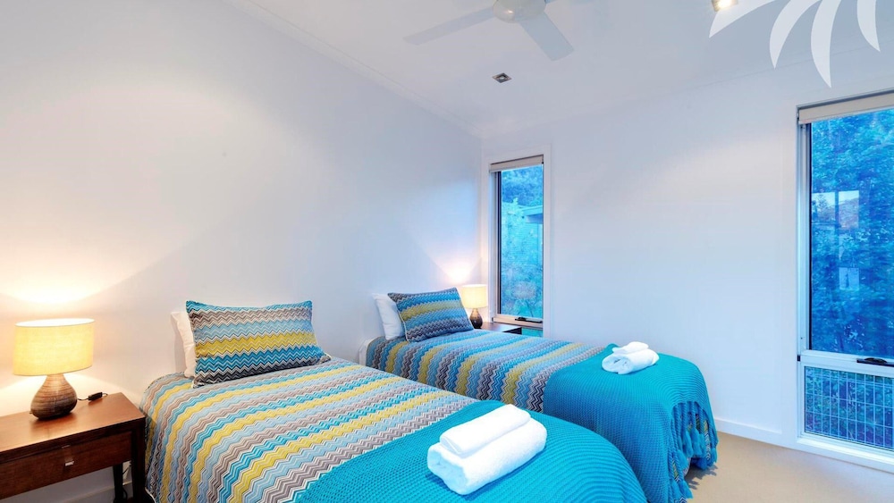 Sandras Beach House - Pacific Palms Holidays