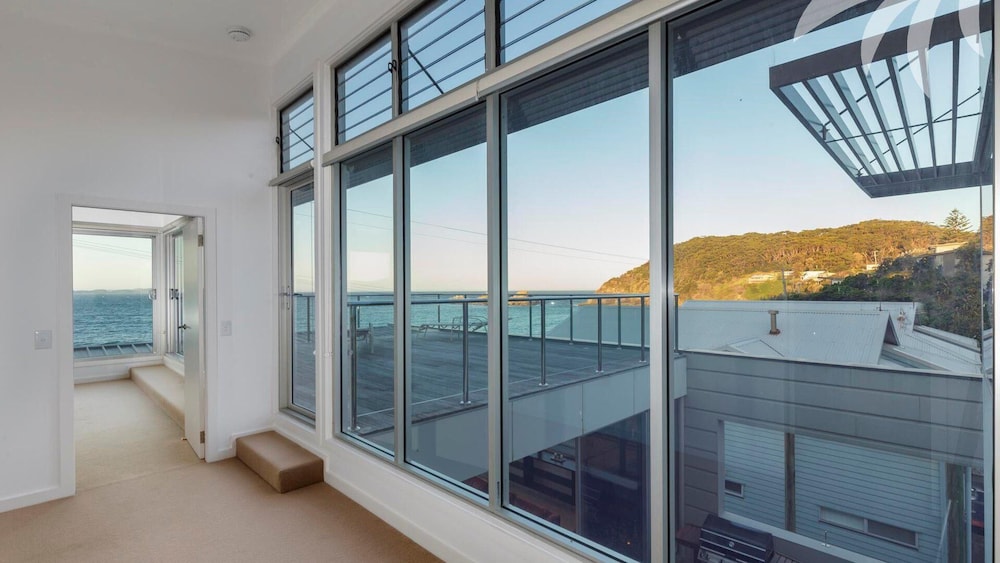 Sandras Beach House - Pacific Palms Holidays