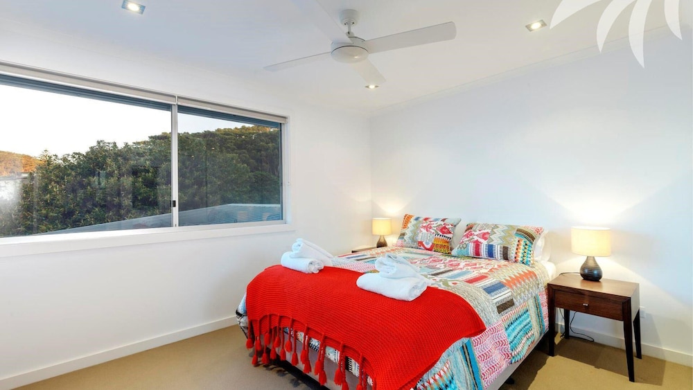 Sandras Beach House - Pacific Palms Holidays