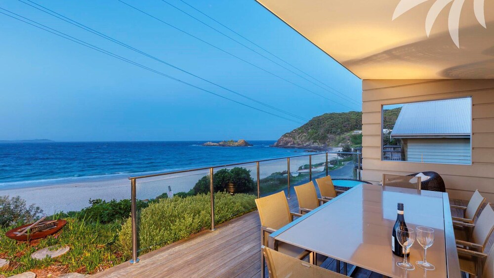 Sandras Beach House - Pacific Palms Holidays