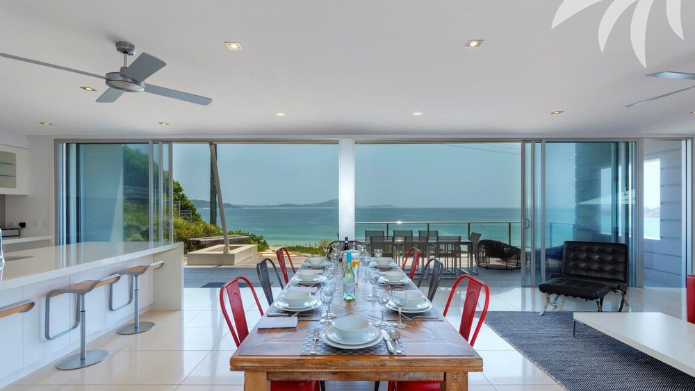 Sandras Beach House - Pacific Palms Holidays