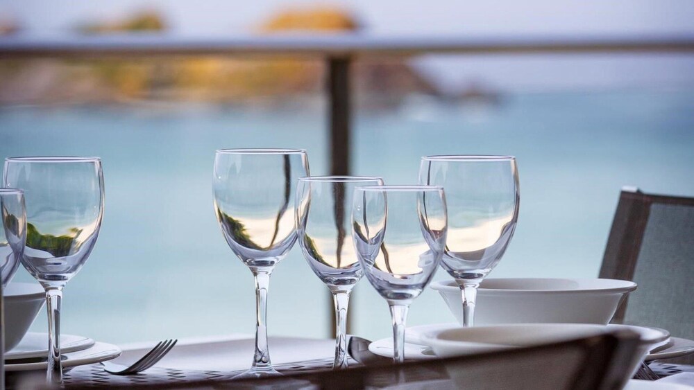 Sandras Beach House - Pacific Palms Holidays