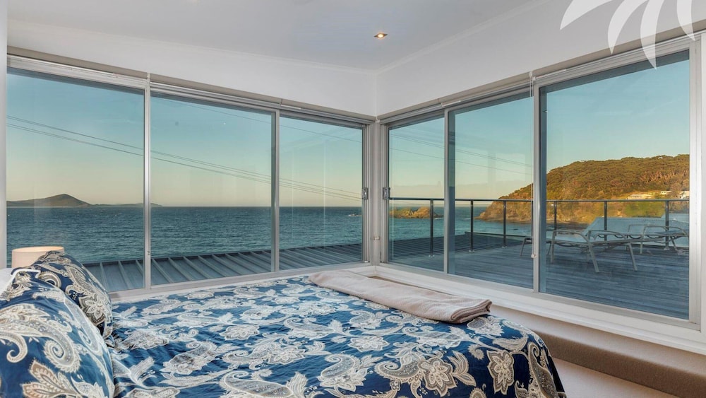 Sandras Beach House - Pacific Palms Holidays