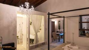 In-room safe, soundproofing, free WiFi, bed sheets