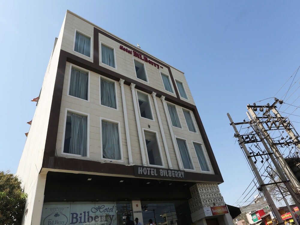 Capital O 2852 Bilberry Hotel in Rewari, India