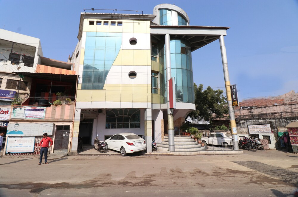 Oyo 24585 Palace