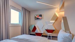 1 bedroom, desk, free WiFi, linens