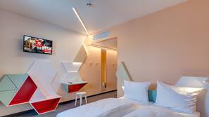 1 bedroom, desk, free WiFi, linens