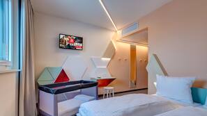 1 bedroom, desk, free WiFi, linens