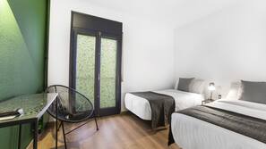 Decoración individual, escritorio, espacio para trabajar con un portátil