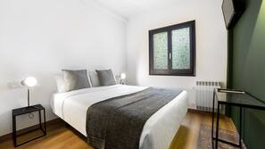 Decoración individual, escritorio, espacio para trabajar con un portátil