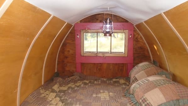 1 bedroom, linens