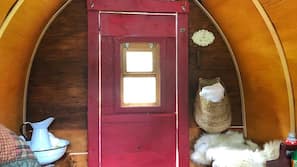 1 bedroom, linens