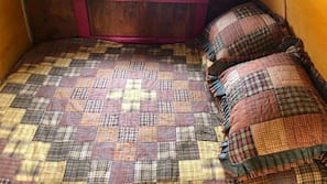 1 bedroom, linens