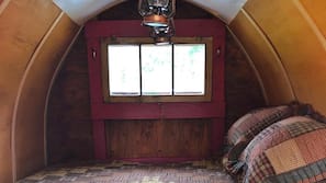 1 bedroom, linens