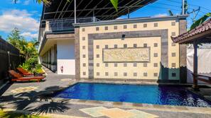 Kolam renang outdoor