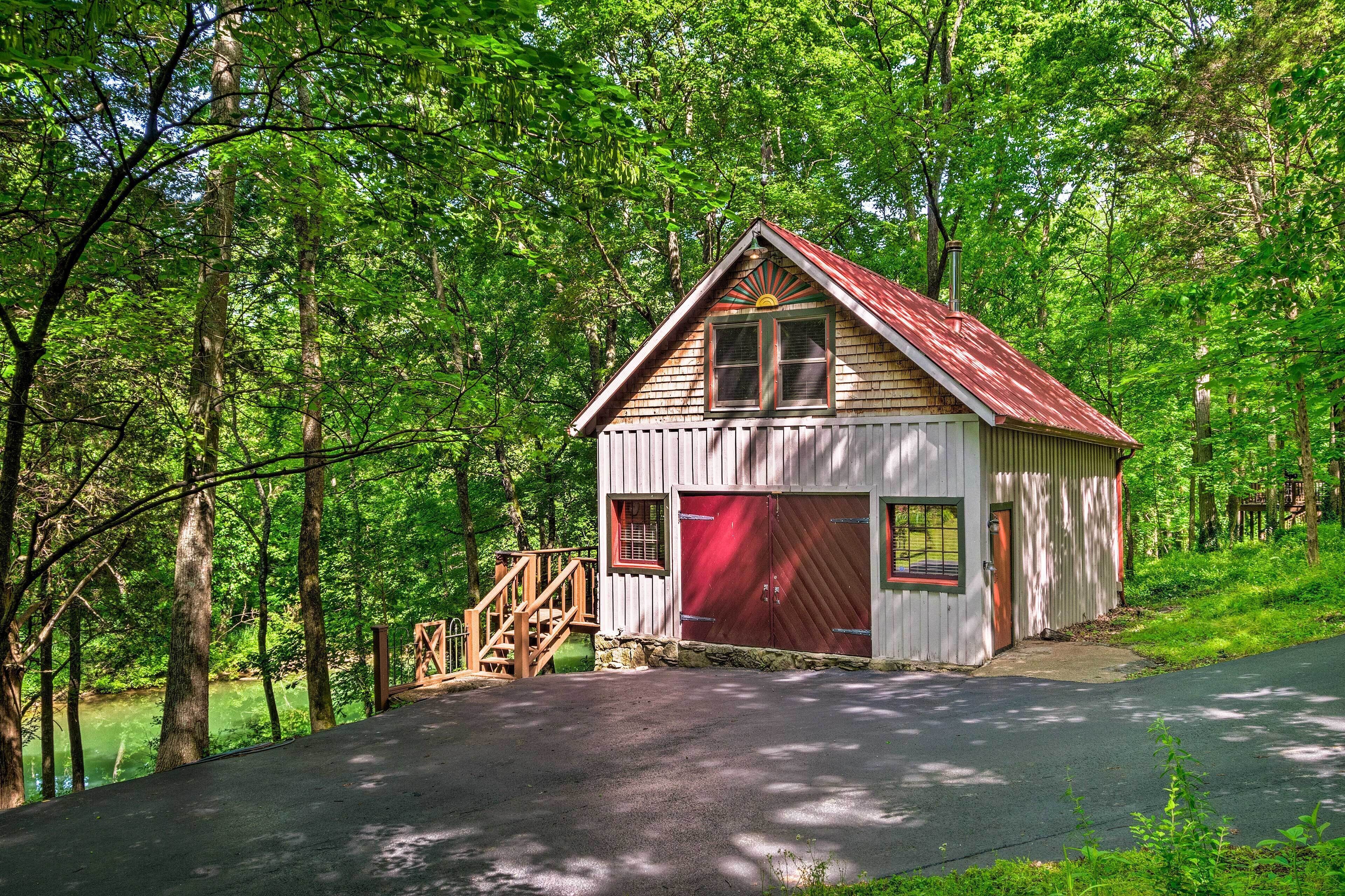 Creekside Cabin ~ 10 Mi. From Bowling Green! in Bowling Green, United States
