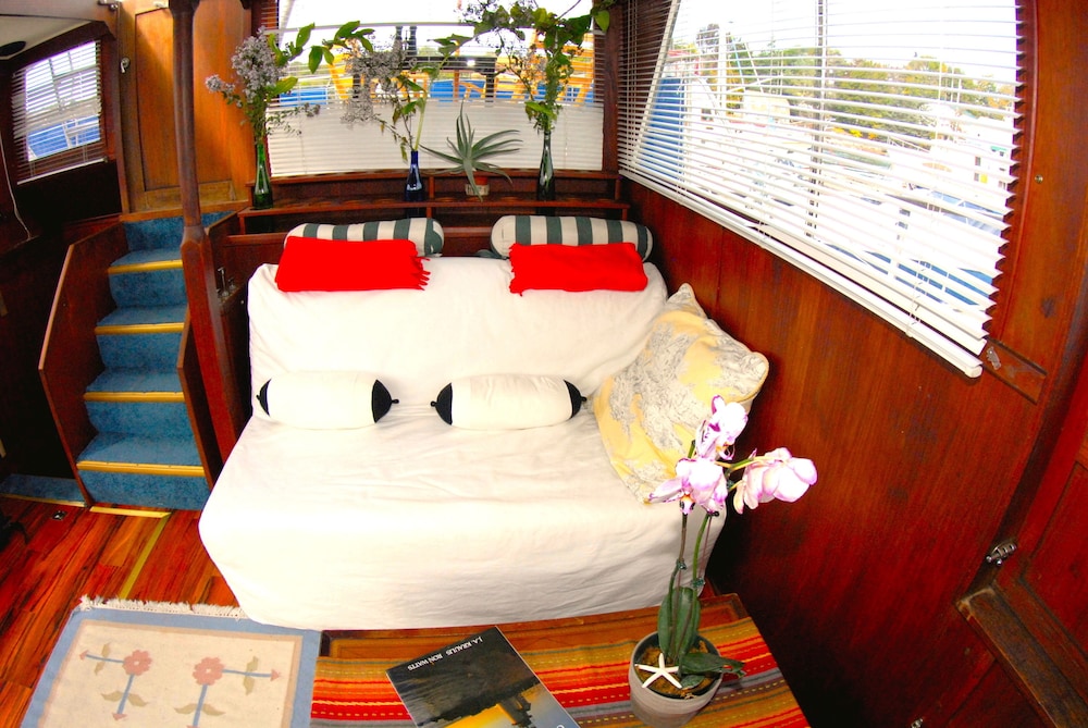 Maine Bed & Boat, MAZU on the scenic Damariscotta River Damariscotta