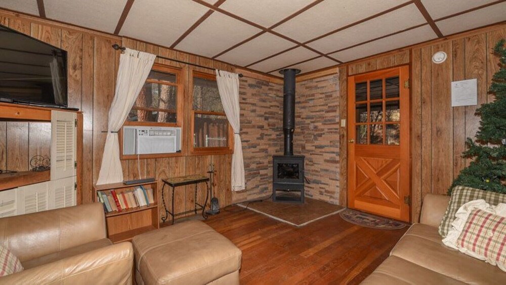 Upper Canyon Lodging Co River Rest A True Rustic Cabin On