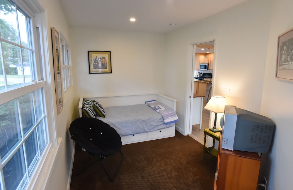 Grossman Cottage in Idyllic Linwood Park Vermilion Vrbo