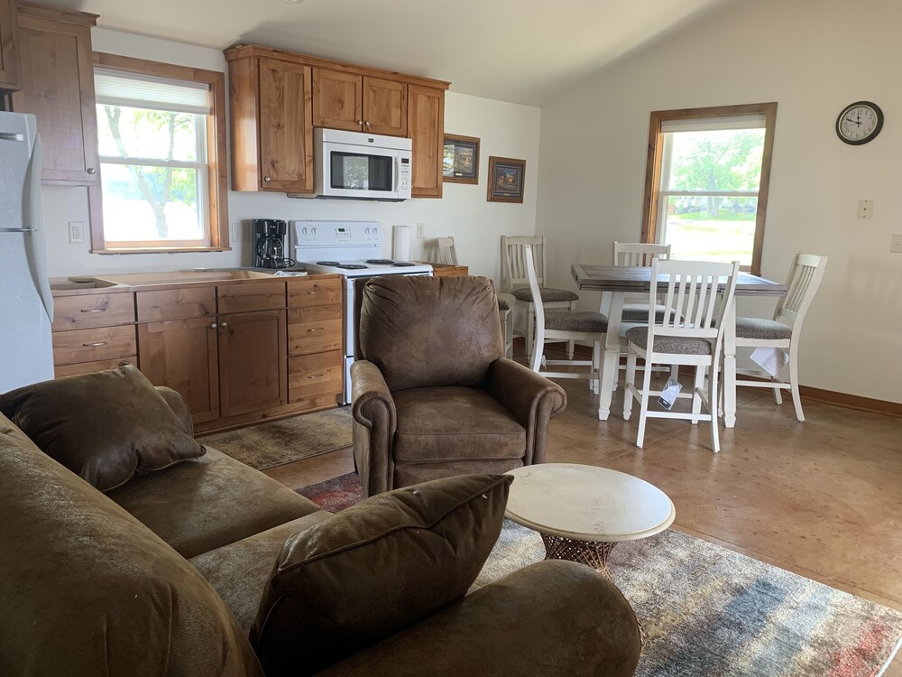 Immaculate waterfront cabin located in SW MN on Lake Shetek near Currie