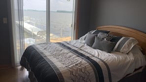 2 bedrooms, Internet, linens